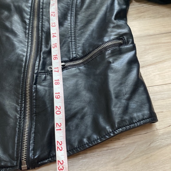 Xhilaration Womens L/XL Black Faux Leather Moto Jacket. Zipper front and 2 pocke - Picture 12 of 14